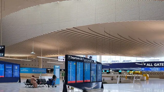 Helsinki airport departure hall 2